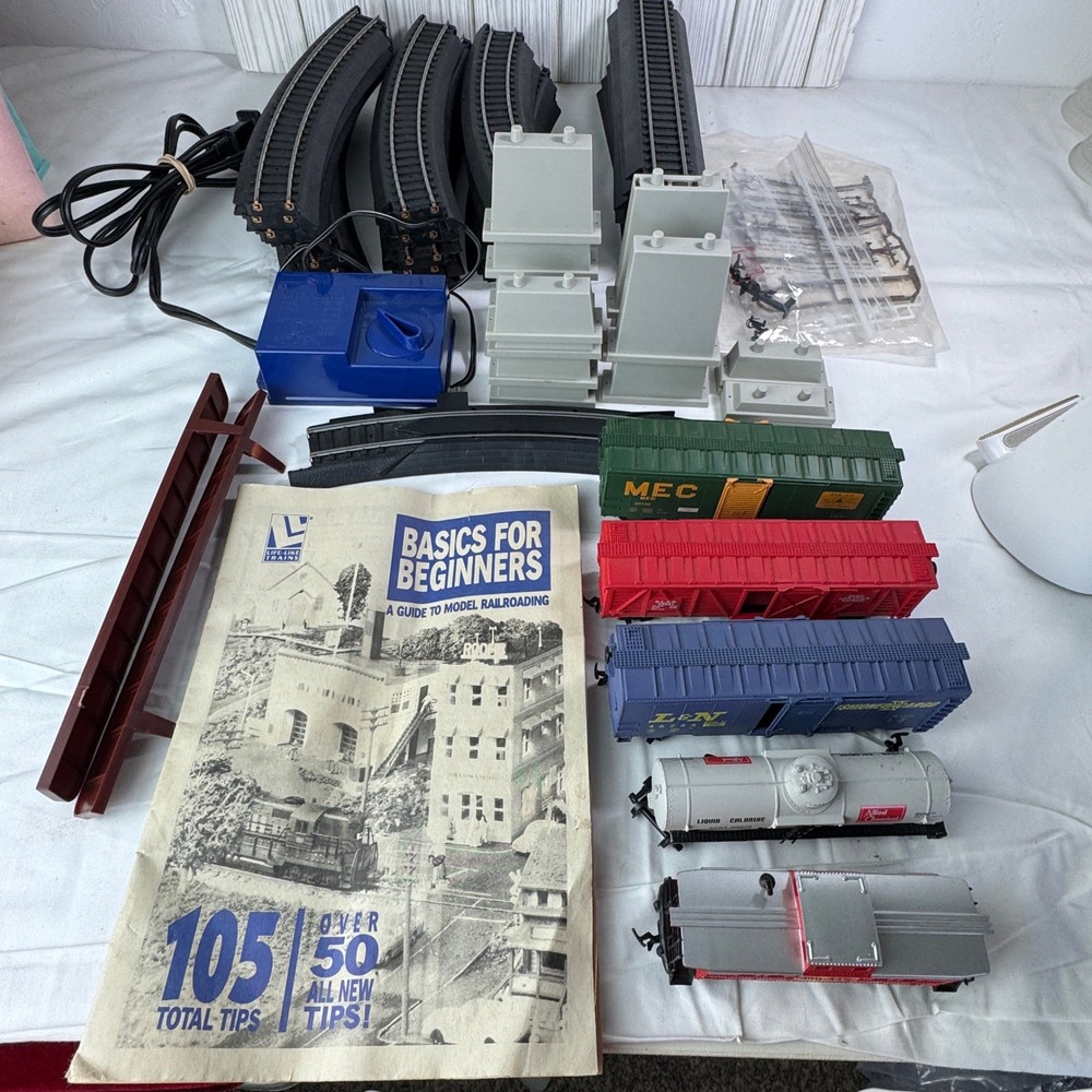 Life-Like HO Scale Model Train Set Lot MEC L&N Rolling Stock Track Transformer
